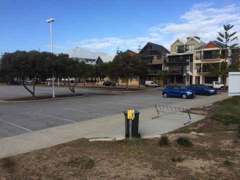 Breakwater Short Stay - Australian Directory 1