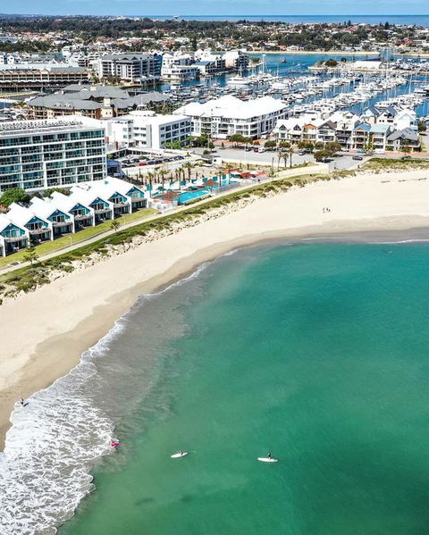 Breakwater Short Stay - Australian Directory 3