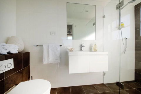 Breathtaking 1 Bedroom NB98 - Australian Directory 2