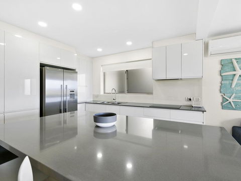 Breathtaking Views Across Noosa - Unit 1 Taralla 18 Edgar Bennett Avenue - Australian Directory 2