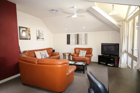 Briars Country Lodge - Australian Directory 3