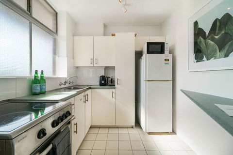 Bright And Sunny Studio Apartment - Australian Directory 3