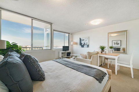 Bright And Sunny Studio Apartment - Australian Directory 0