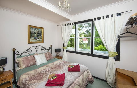 Bidwell Cottage - Australian Directory 2