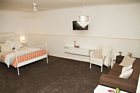 Bielby's Hideaway - Australian Directory 1