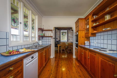 Bimbadeen Mountain Retreat - Australian Directory 3