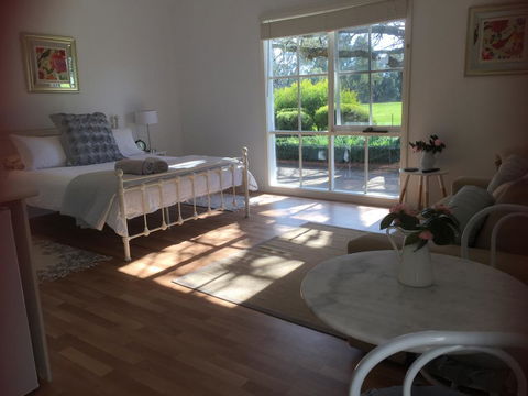 Birchwood Cottage - Australian Directory 2