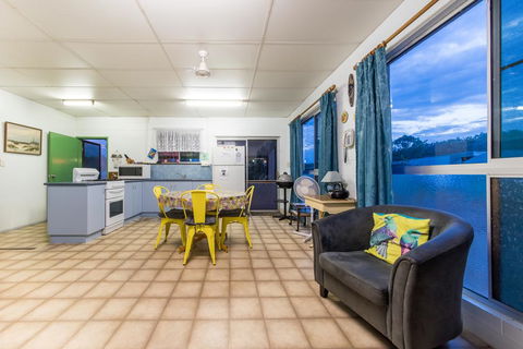 Birdsong House- Dingo Beach - Australian Directory 2