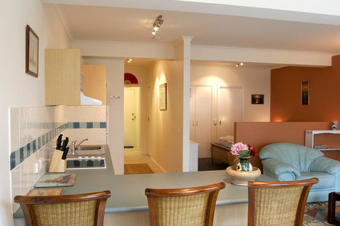 Black Dolphin Waterfront Apartment - Australian Directory 2