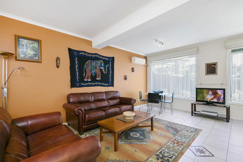 Black Dolphin Waterfront Apartment - Australian Directory 0
