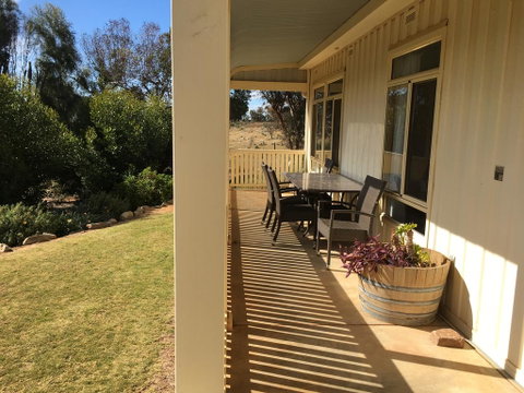 Black Jack Get-A-Way Magpies Nest - Australian Directory 2