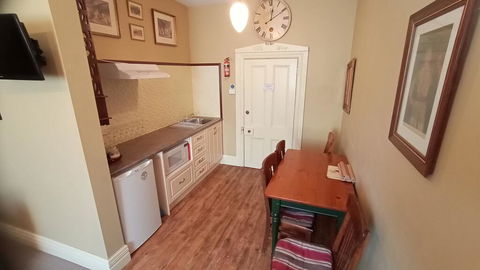 Blakes Manor Self Contained Heritage Accommodation - Australian Directory 1