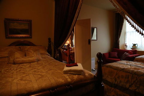 Blakes Manor Self Contained Heritage Accommodation - Australian Directory 2