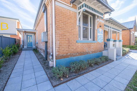 Blue Door Apartments Spacious CBD Apartment - Australian Directory 1