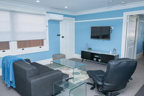 Blue Door Apartments Spacious CBD Apartment - Australian Directory 2