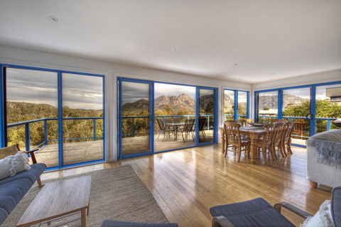 Blue Gum Retreat - Australian Directory 1