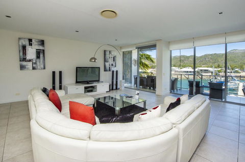 Blue On Blue Penthouse Apartment 335 - Australian Directory 0