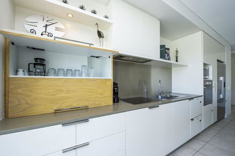 Blue On Blue Penthouse Apartment 335 - Australian Directory 3