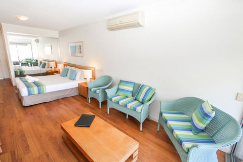 Blue On Blue Studio Room 1222 - Australian Directory 1