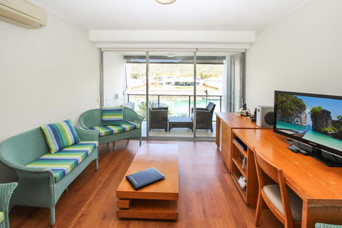 Blue On Blue Studio Room 1222 - Australian Directory 3