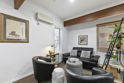 Blue Shades Motel - Australian Directory 1
