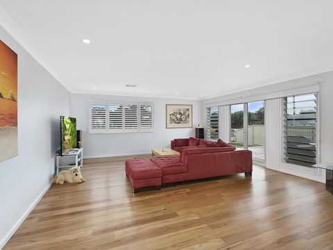 Blue Summer House - Australian Directory 2