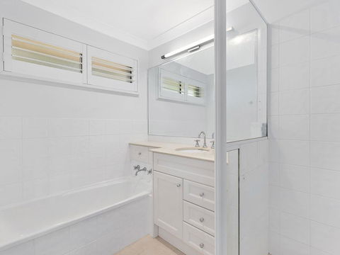 Blue Summer House - Australian Directory 3