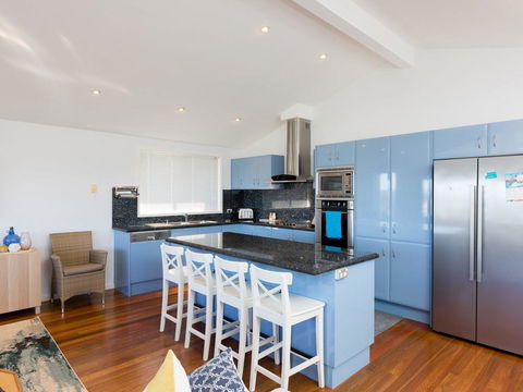 Blue Waters At Gerroa - Australian Directory 2