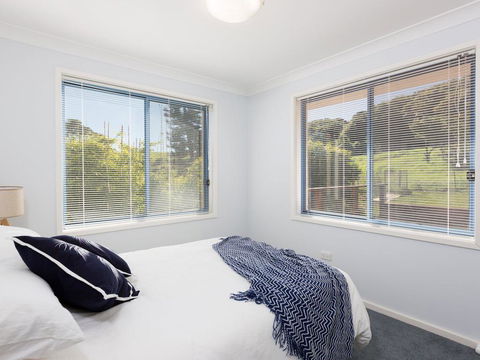Blue Waters At Gerroa - Australian Directory 3