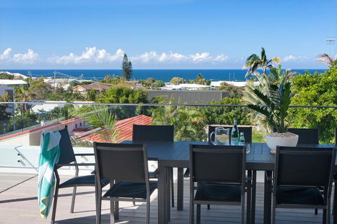 Bluey's Beach House - 5 Bedroom - Australian Directory 1