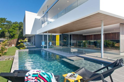 Bluey's Beach House - 5 Bedroom - Australian Directory 0