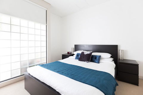 Bold, Modern 1 Bed 10 Mins From The City - Australian Directory 2