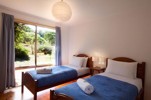 Bombina Cottages - Australian Directory 1