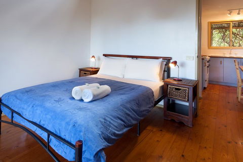 Bombina Cottages - Australian Directory 3