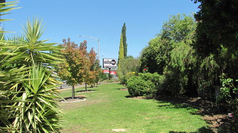 Bristol Hill Motor Inn & Peppa's Licensed Restaurant - Australian Directory 2