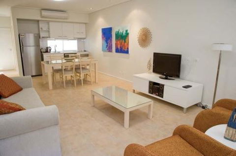 Broadwater Mariner Resort - Australian Directory 1