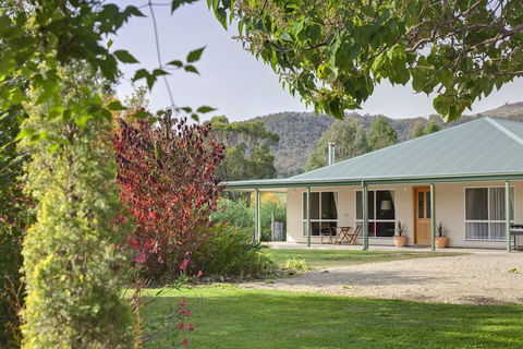 Brookfield Guest House - Australian Directory 0