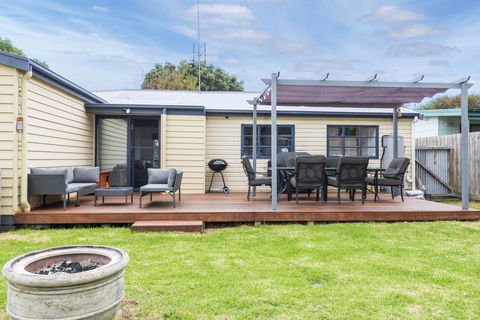 Bruce And Lola's - Australian Directory 1