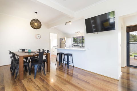 Bruce And Lola's - Australian Directory 3