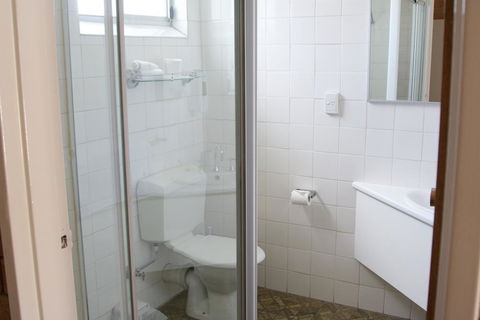 Buckaroo Motor Inn - Australian Directory 2