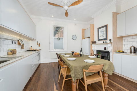 Bull Street, 116 - Australian Directory 2