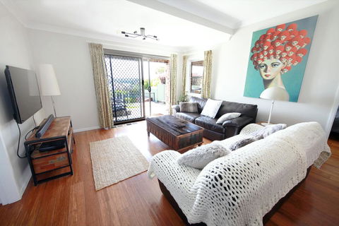 Bundeena Base Holiday Home - Australian Directory 2