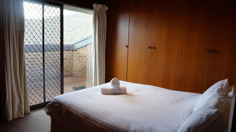 Bundilla 3 - Lake Views From The Balcony - Australian Directory 3