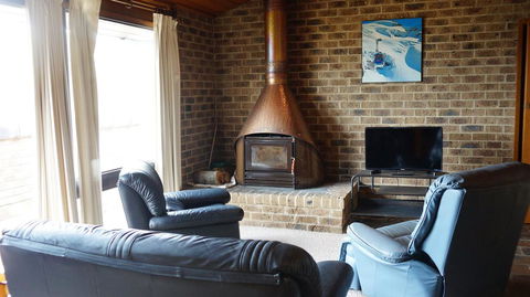 Bundilla 3 - Lake Views From The Balcony - Australian Directory 1