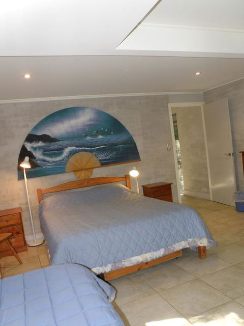 Bunya Seaside - Australian Directory 1