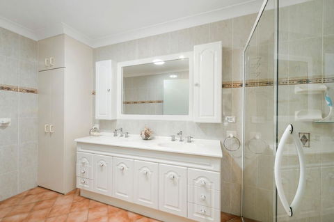 Burkeys, 5 Main Street - Australian Directory 1