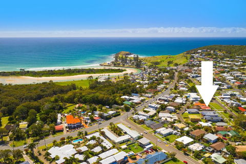 Burkeys, 5 Main Street - Australian Directory 3