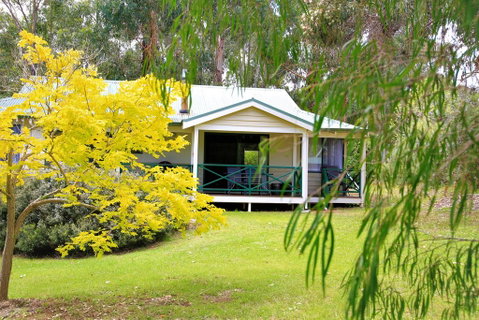 Bushy Lake Chalets - Australian Directory 0
