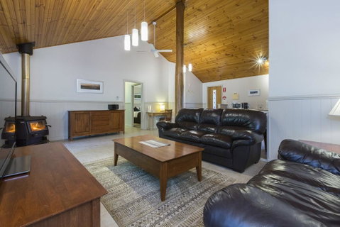Bushy Lake Chalets - Australian Directory 2