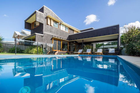 Byron Beausoleil - Belongil Beach - Australian Directory 0
